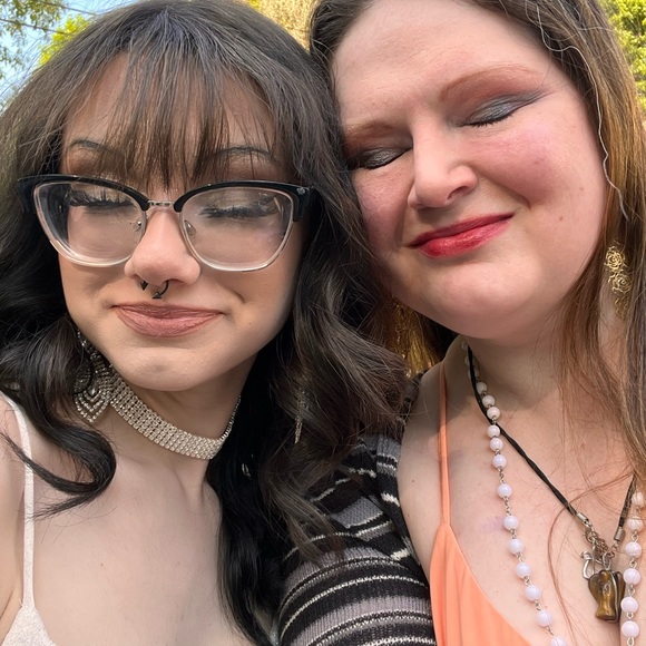 Meet your Posher, Miss Honey - Picture 3 of 13